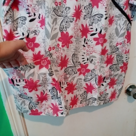Scrub Studio Pink Butterfly Print Shirt - Picture 2 of 6